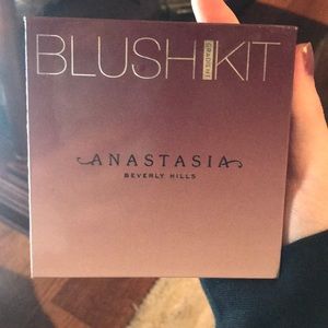 Anastasia Beverly Hills Gradient Blush Kit.